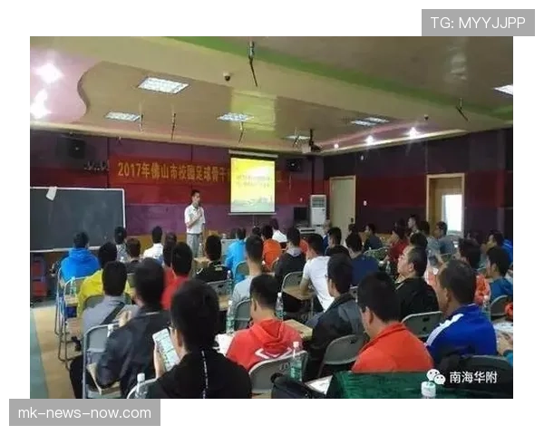 足球中合法冲撞的判罚标准与裁判执行规则解析 足球中合法冲撞的判罚标准与裁判执行规则解析
